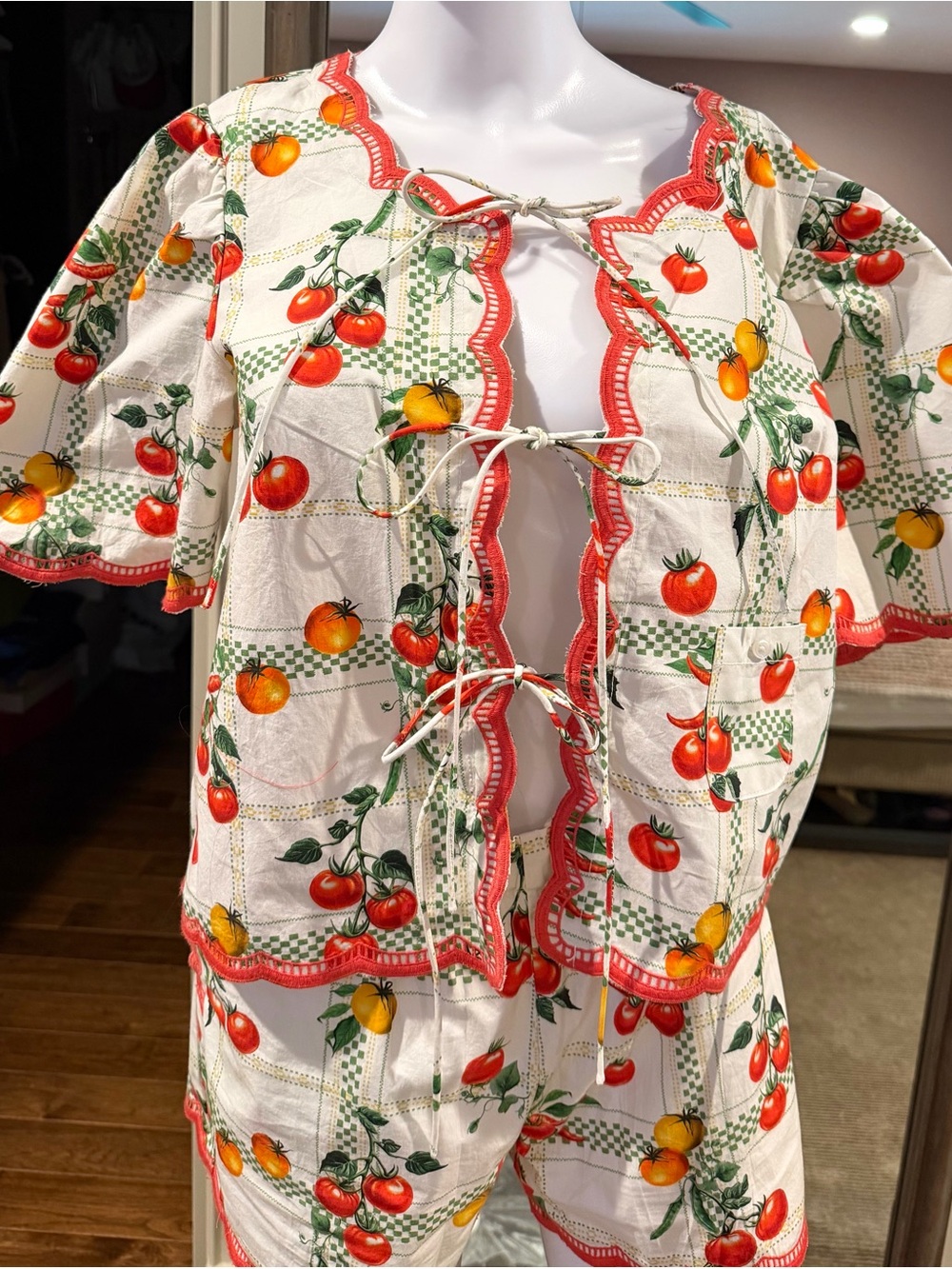 Mauve Anthropologie tomato-print tie front Top & Short Set xs/s